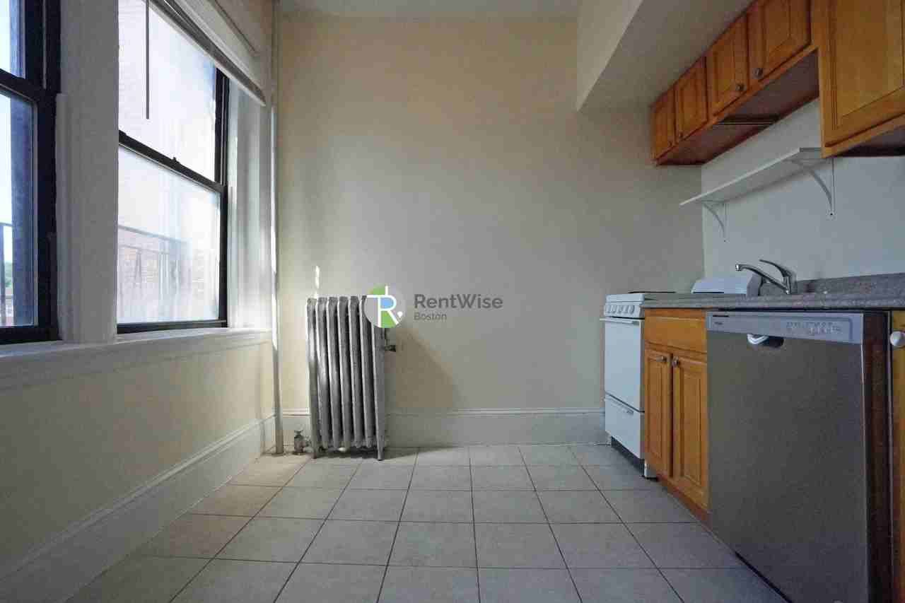 1212 Commonwealth Ave - Photo 3 of 11