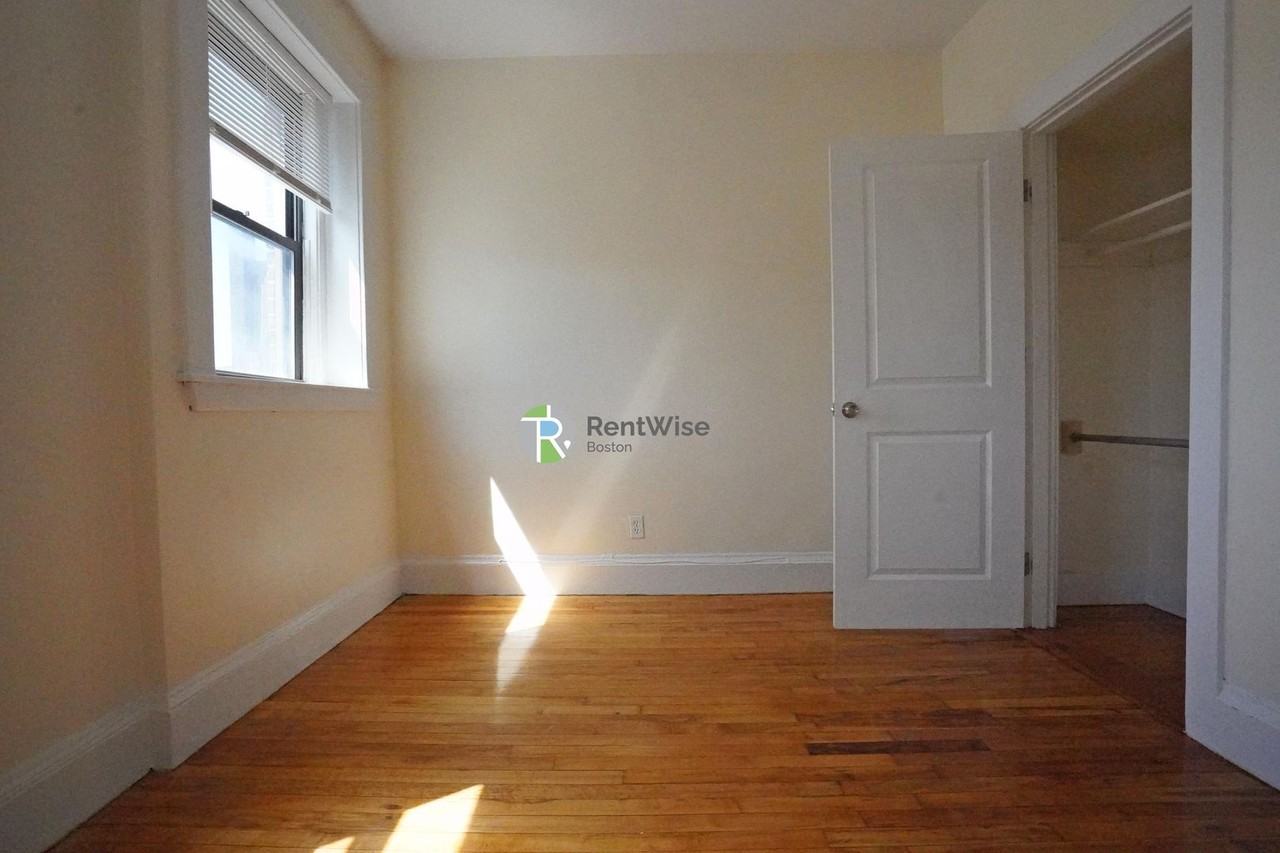 1212 Commonwealth Ave - Photo 6 of 11