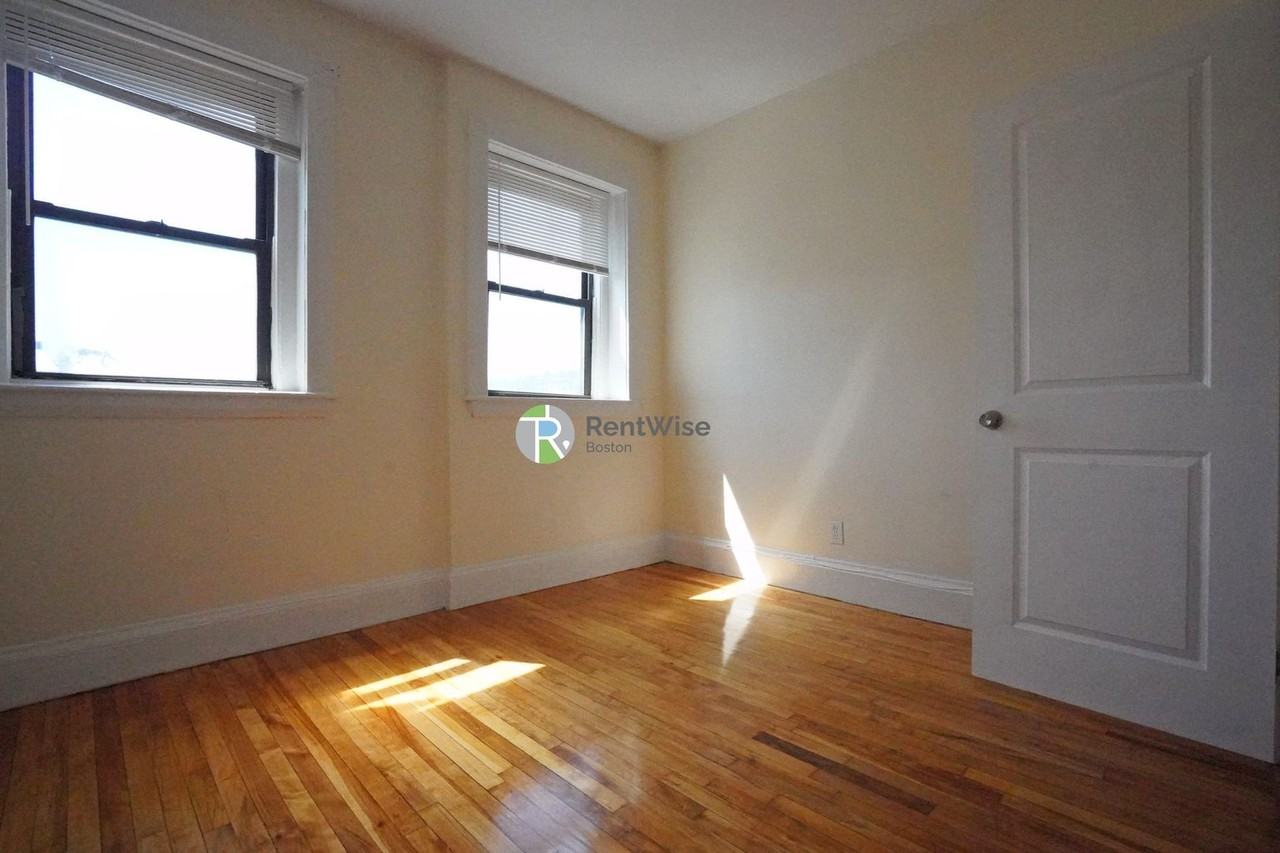 1212 Commonwealth Ave - Photo 7 of 11
