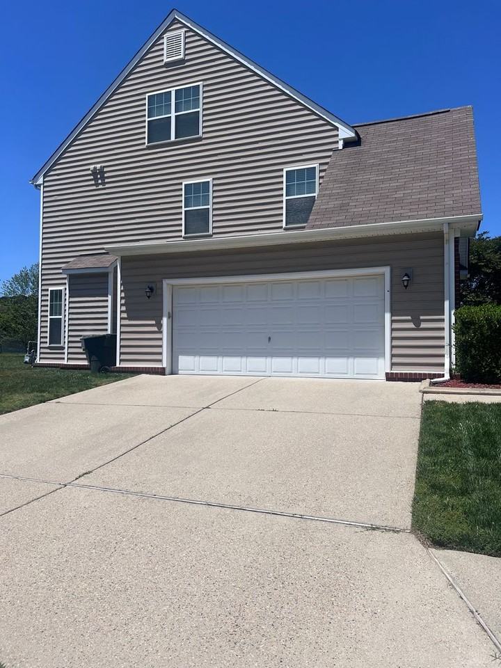 13 Hampshire Glen Pkwy - Photo 3 of 33
