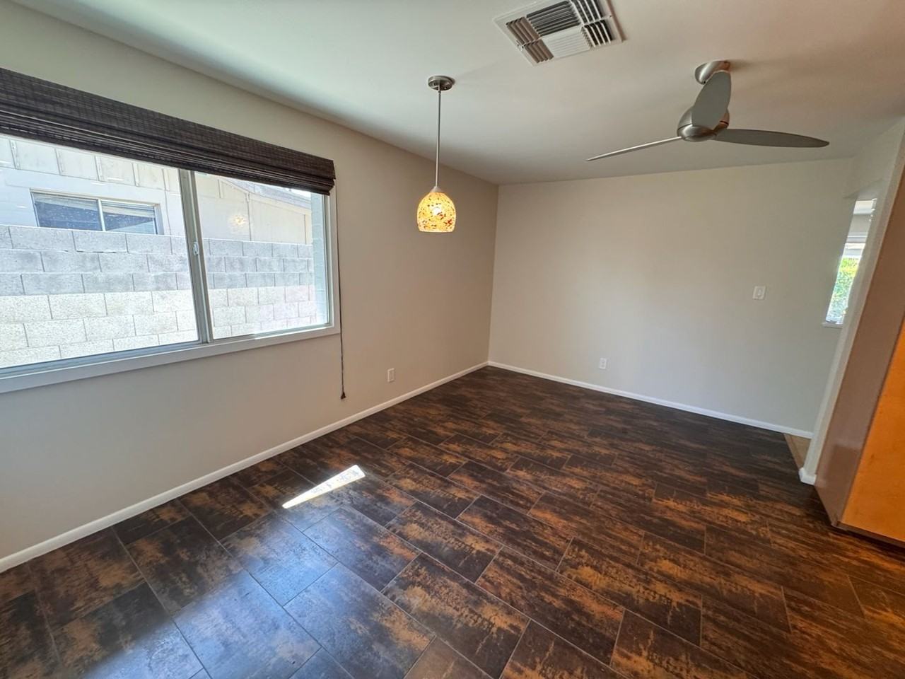915 E Campus Dr - Photo 3 of 10