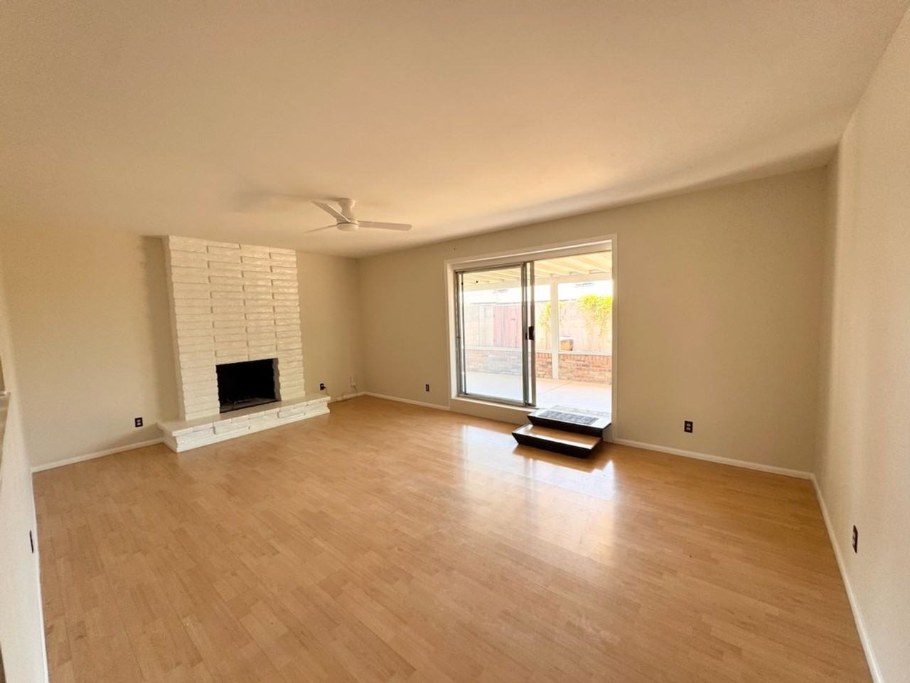 915 E Campus Dr - Photo 4 of 10