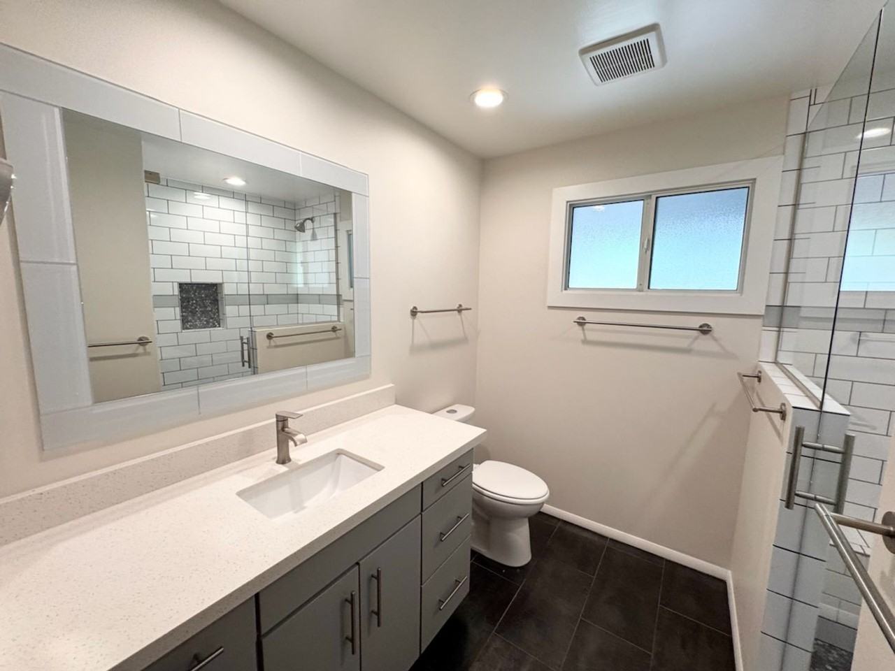 915 E Campus Dr - Photo 5 of 10