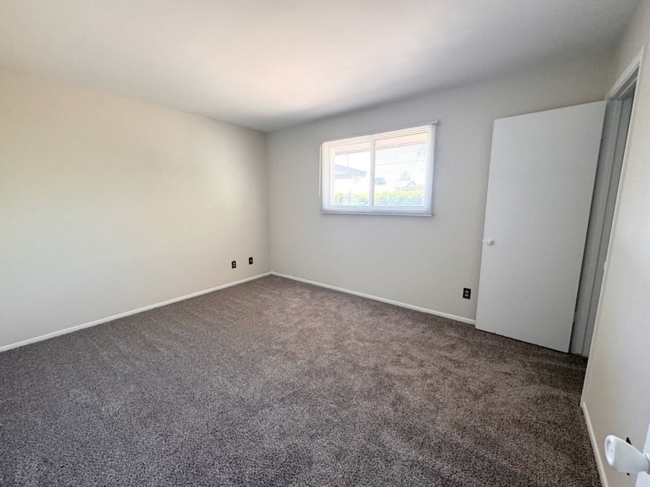915 E Campus Dr - Photo 6 of 10