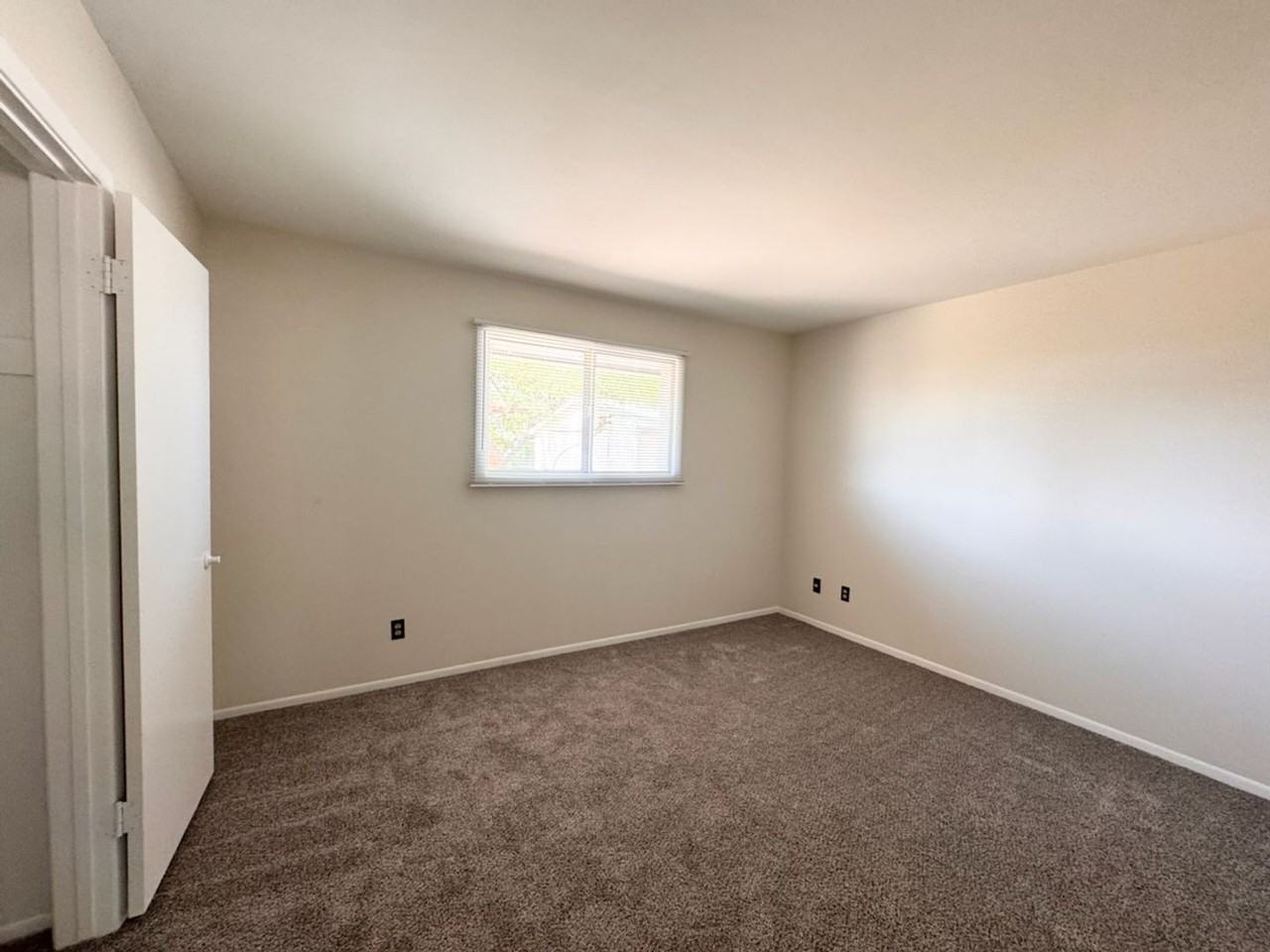 915 E Campus Dr - Photo 7 of 10