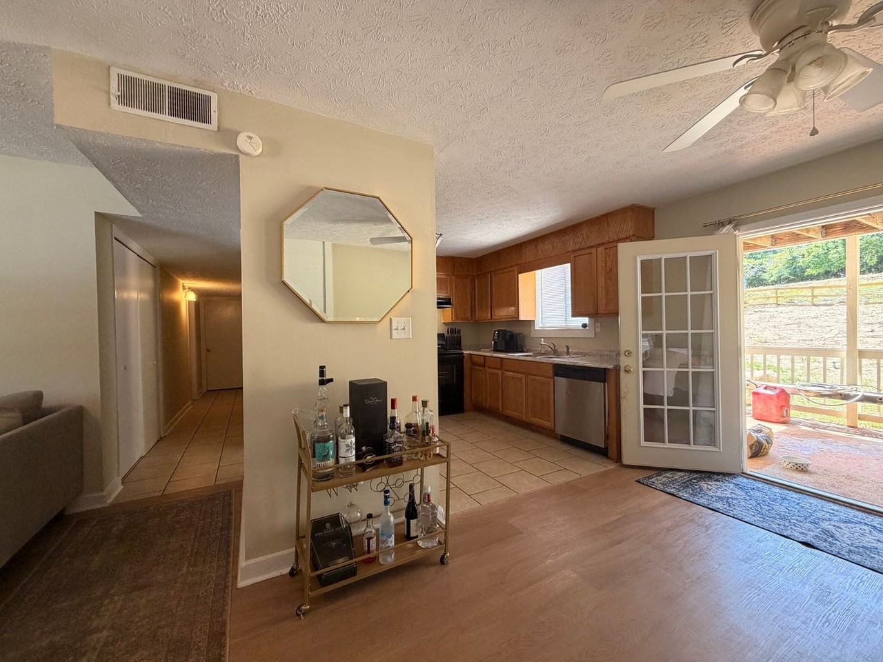 102/104 WELCH PLACE - Photo 6 of 14