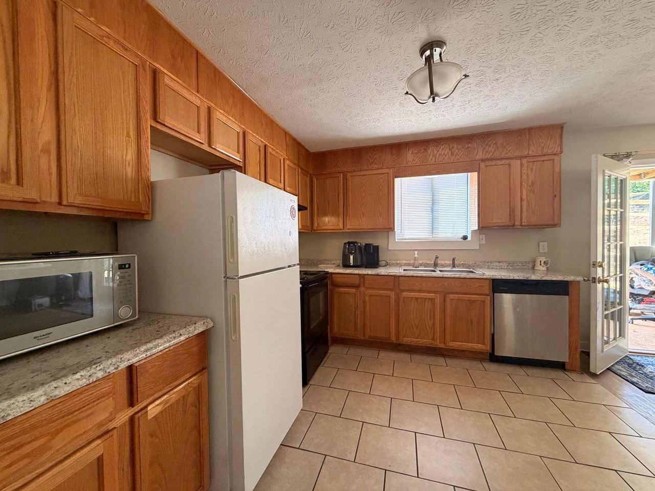 102/104 WELCH PLACE - Photo 7 of 14