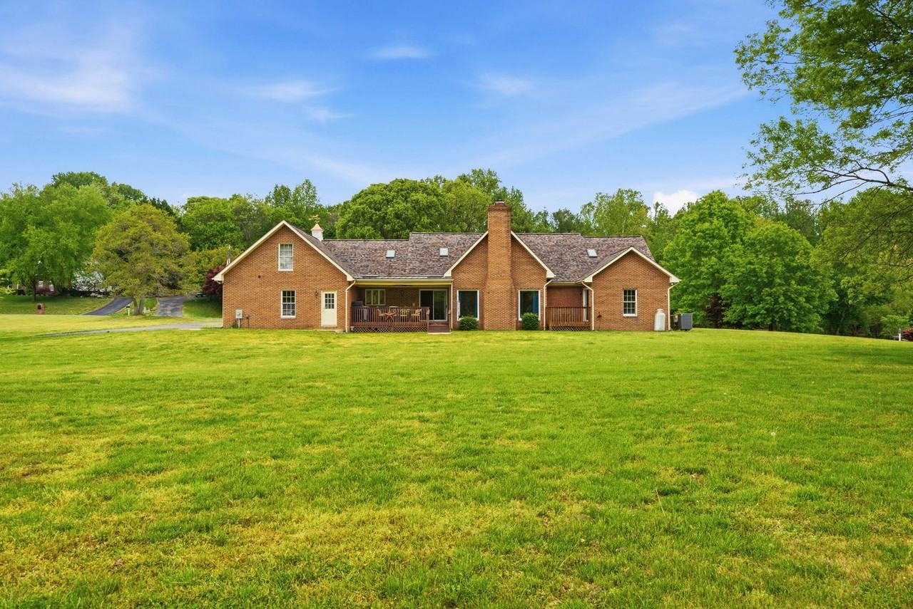 1126 Somerset Ln - Photo 2 of 50