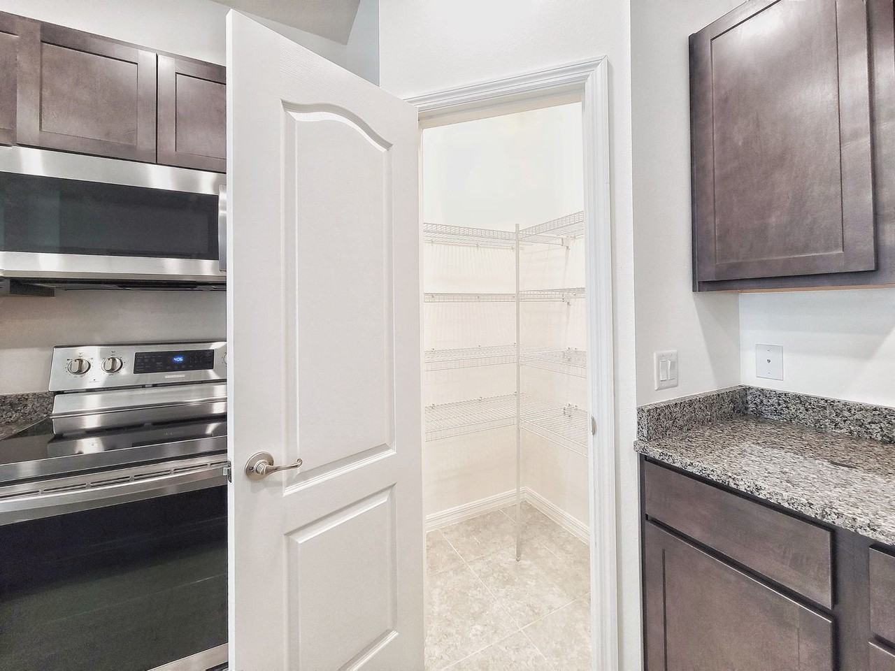 12523 Nw 7th Pl - Photo 5 of 33