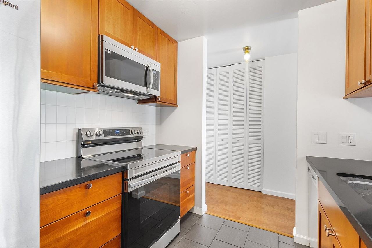 2101 Shoreline Dr #147 - Photo 5 of 31