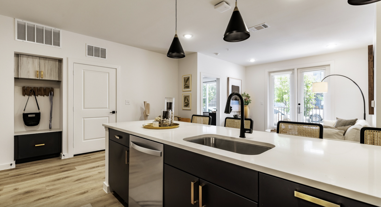 3851 Manor Road - Photo 6 of 34