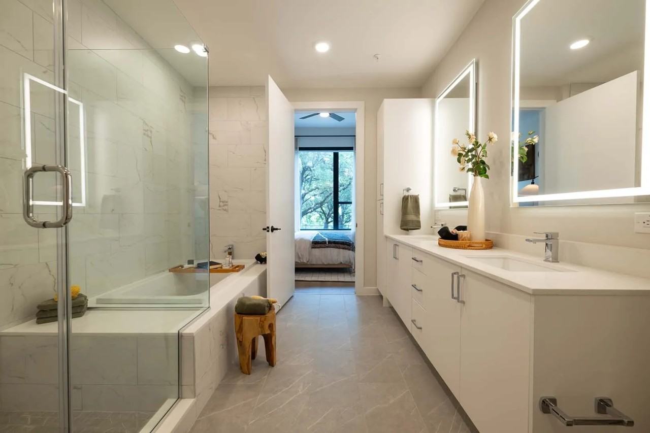 2200 South Lakeshore Boulevard - Photo 5 of 33