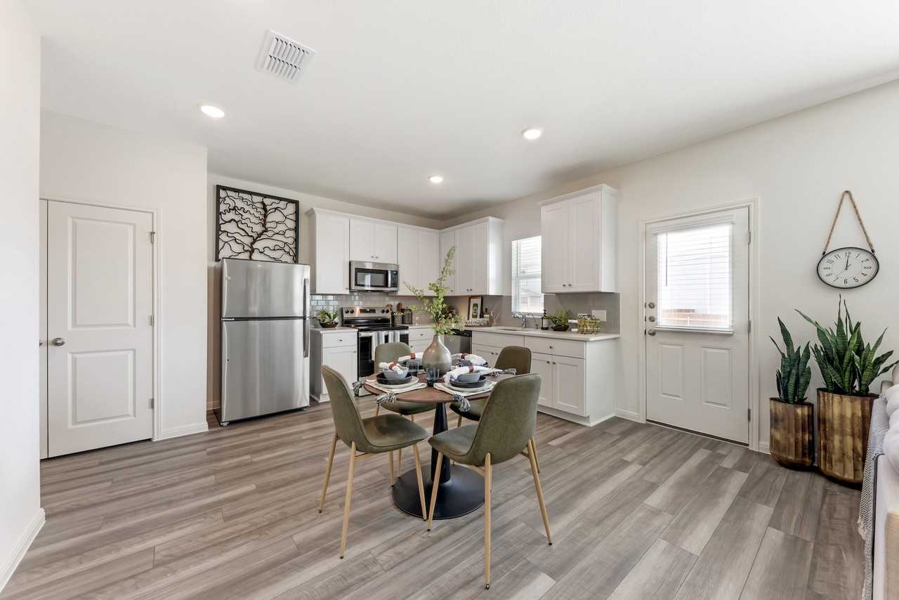 3401 Bach Drive - Photo 5 of 21
