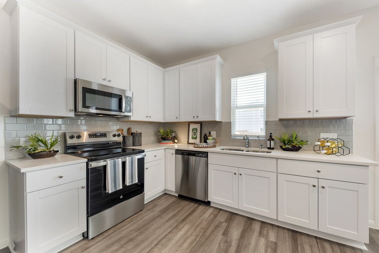 3401 Bach Drive - Photo 3 of 21