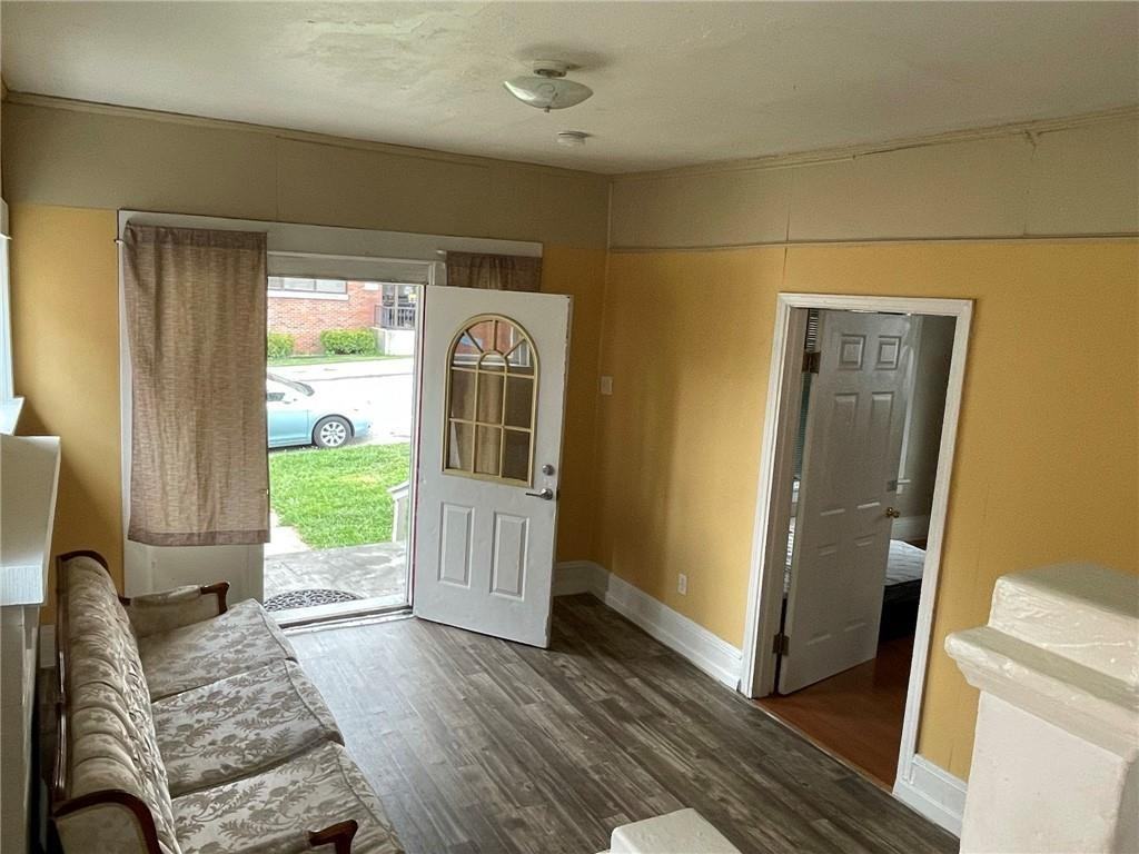 711 Sandusky Ave - Photo 2 of 10