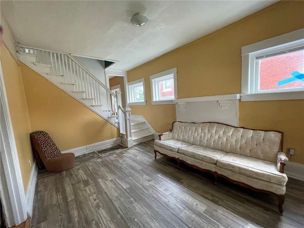 711 Sandusky Ave - Photo 3 of 10