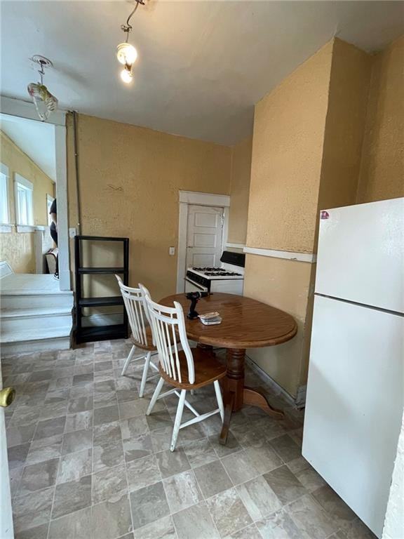 711 Sandusky Ave - Photo 5 of 10