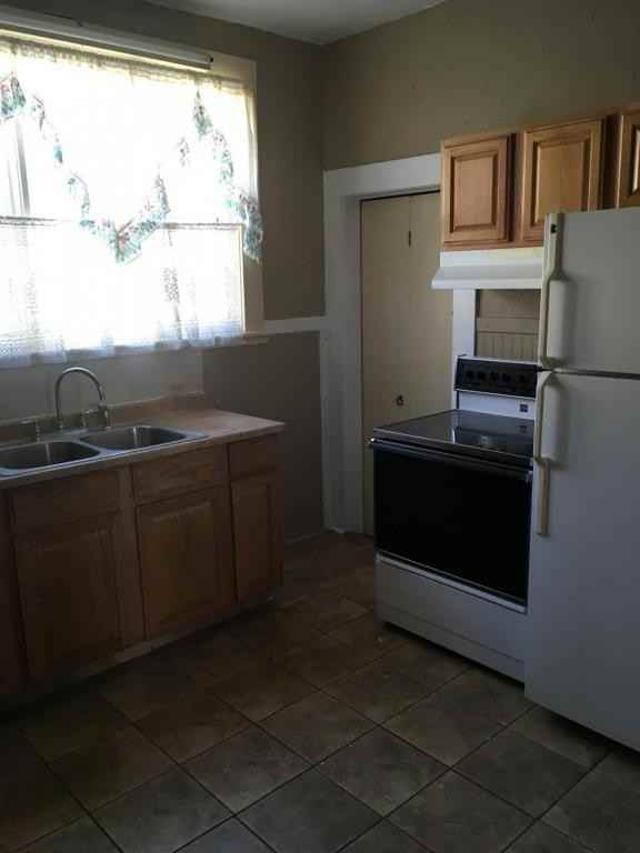 419 Macon Ave - Photo 3 of 8