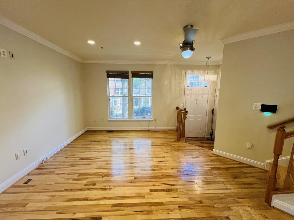 10016 Greenspire Way - Photo 4 of 32