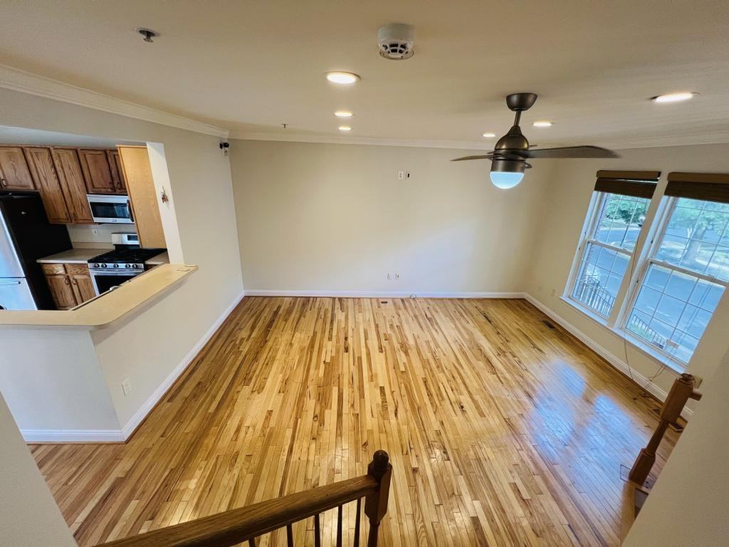 10016 Greenspire Way - Photo 6 of 32