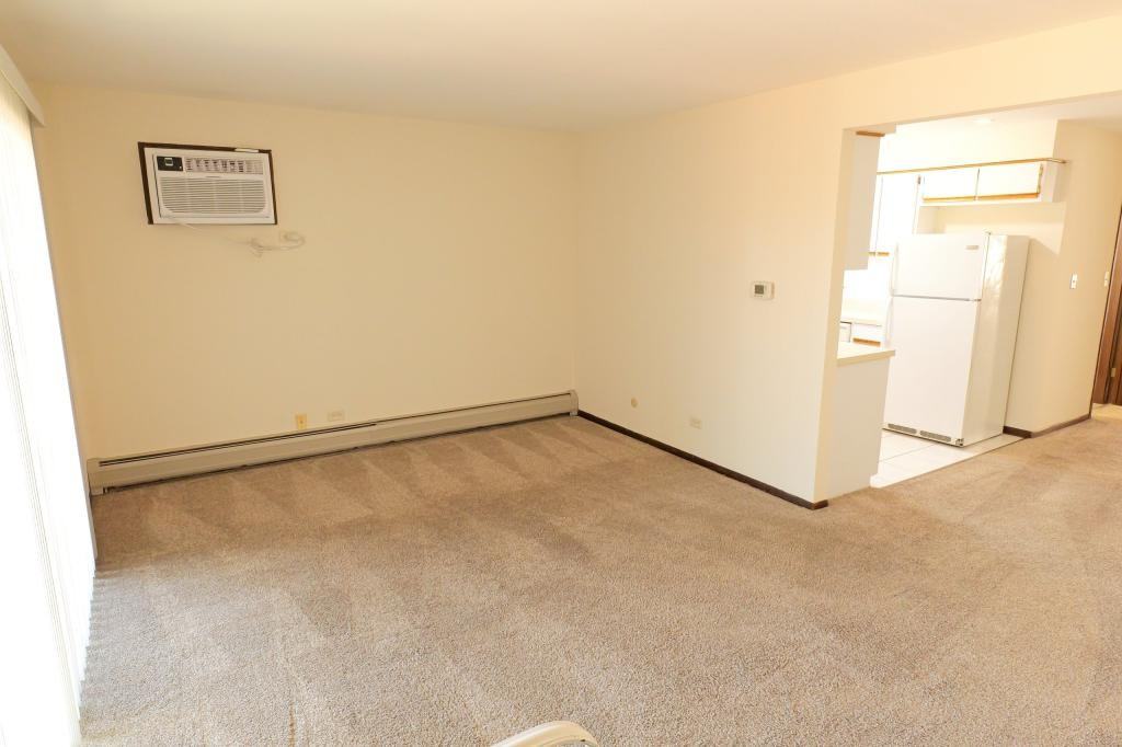 15741 Thomas Ln - Photo 2 of 11