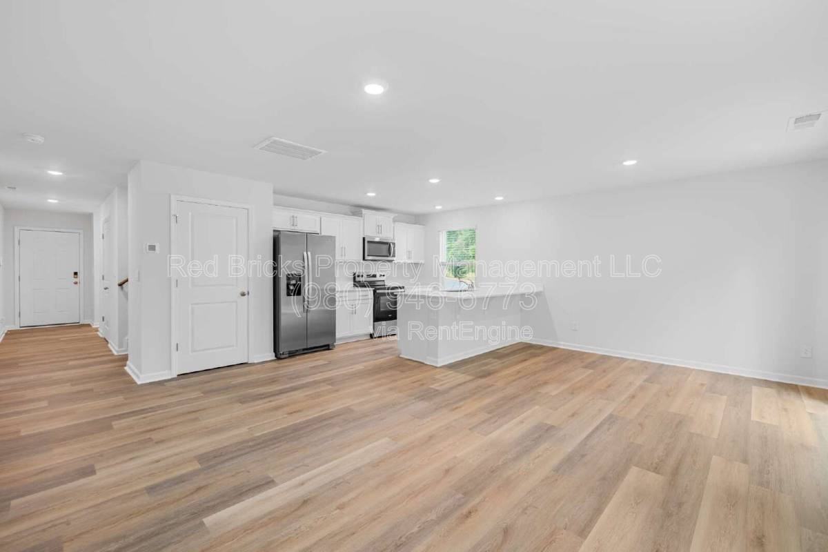5150 Hyrule Dr - Photo 3 of 10