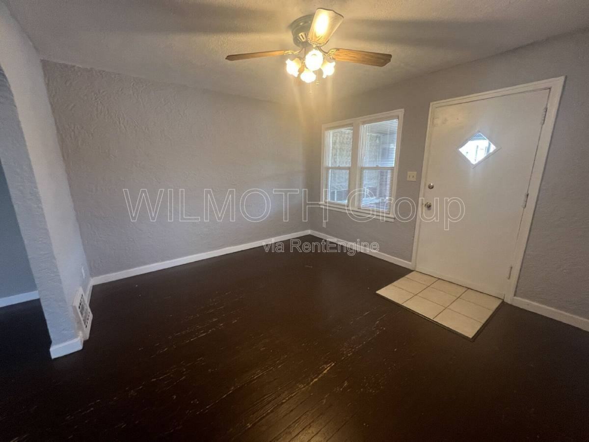 5318 Winthrop Ave - Photo 2 of 10