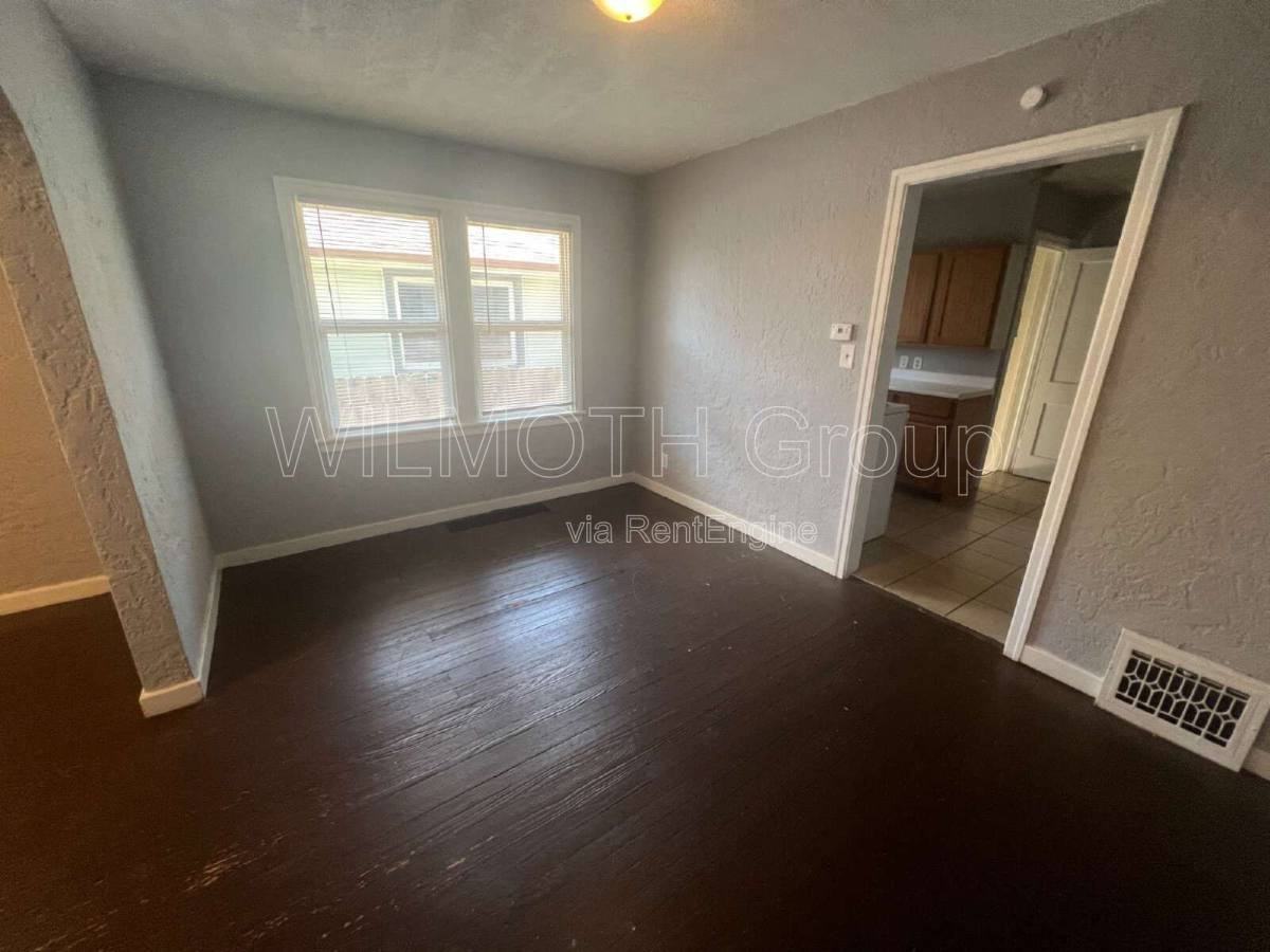 5318 Winthrop Ave - Photo 3 of 10
