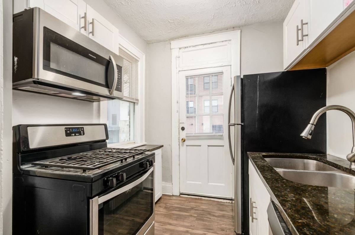 24 E 2nd Ave #2 - Photo 7 of 10