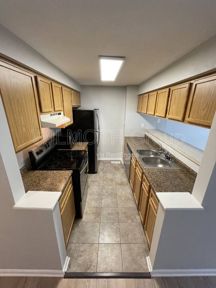 8536 Hague Rd - Photo 3 of 10