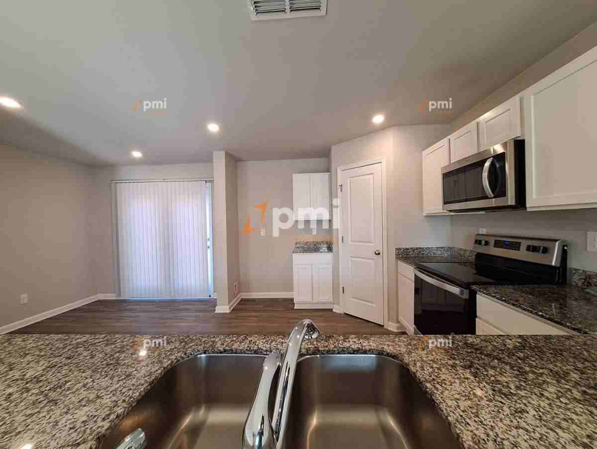 731 Cole Dr - Photo 2 of 10