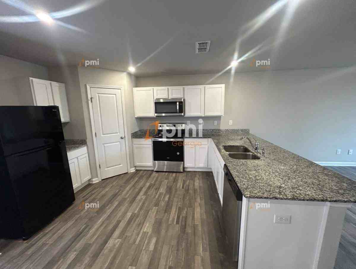 731 Cole Dr - Photo 3 of 10
