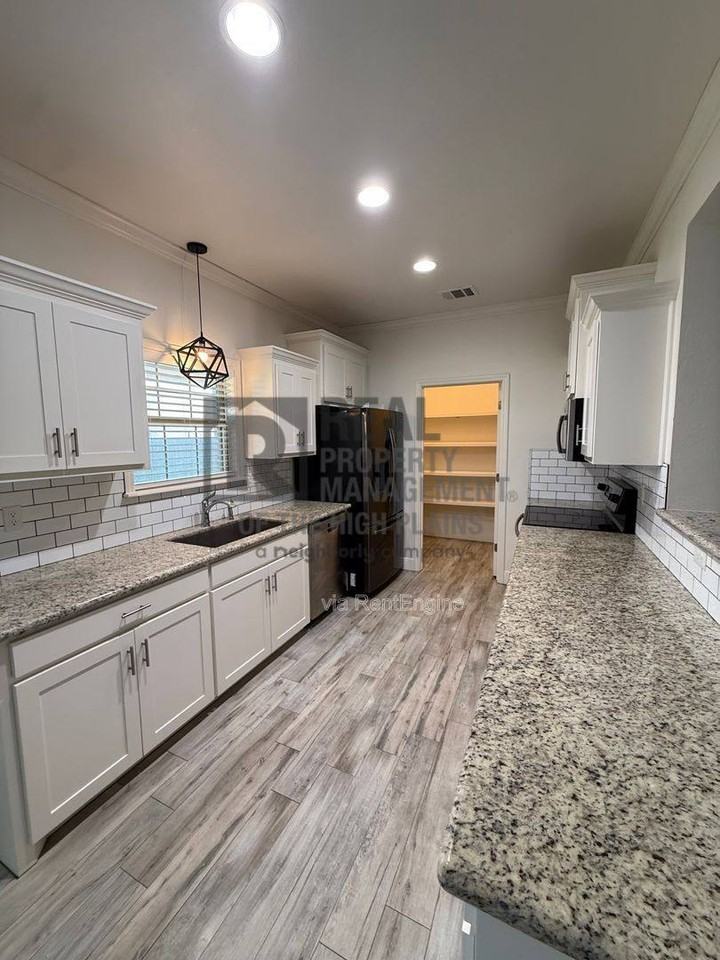9503 Westin Dr - Photo 2 of 10