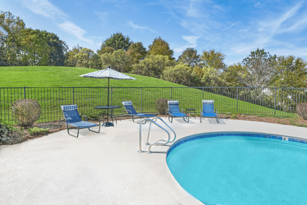 Oak Crest Apartments - Photo 3 of 32