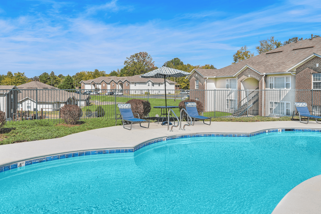 Oak Crest Apartments - Photo 4 of 32