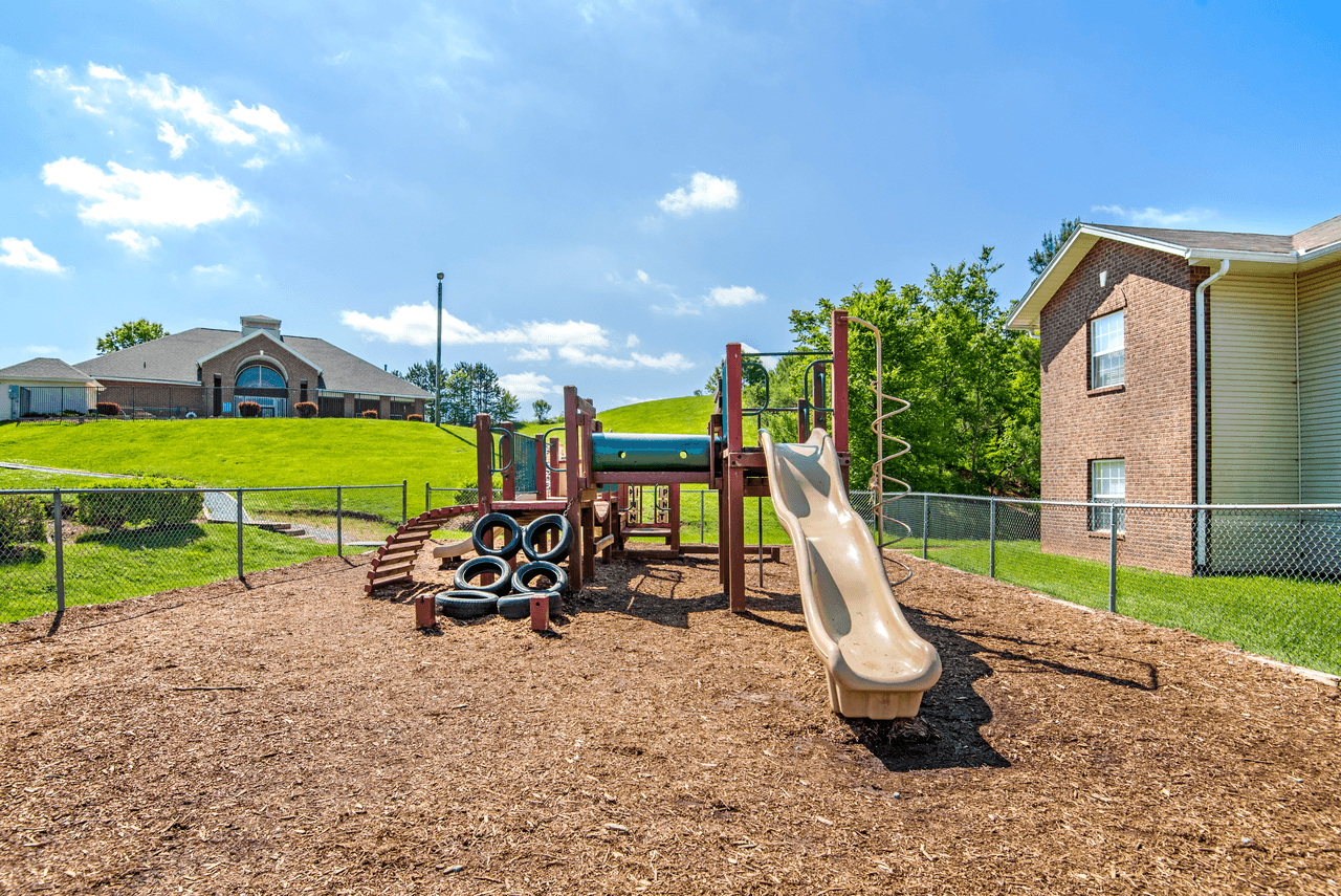Oak Crest Apartments - Photo 7 of 32