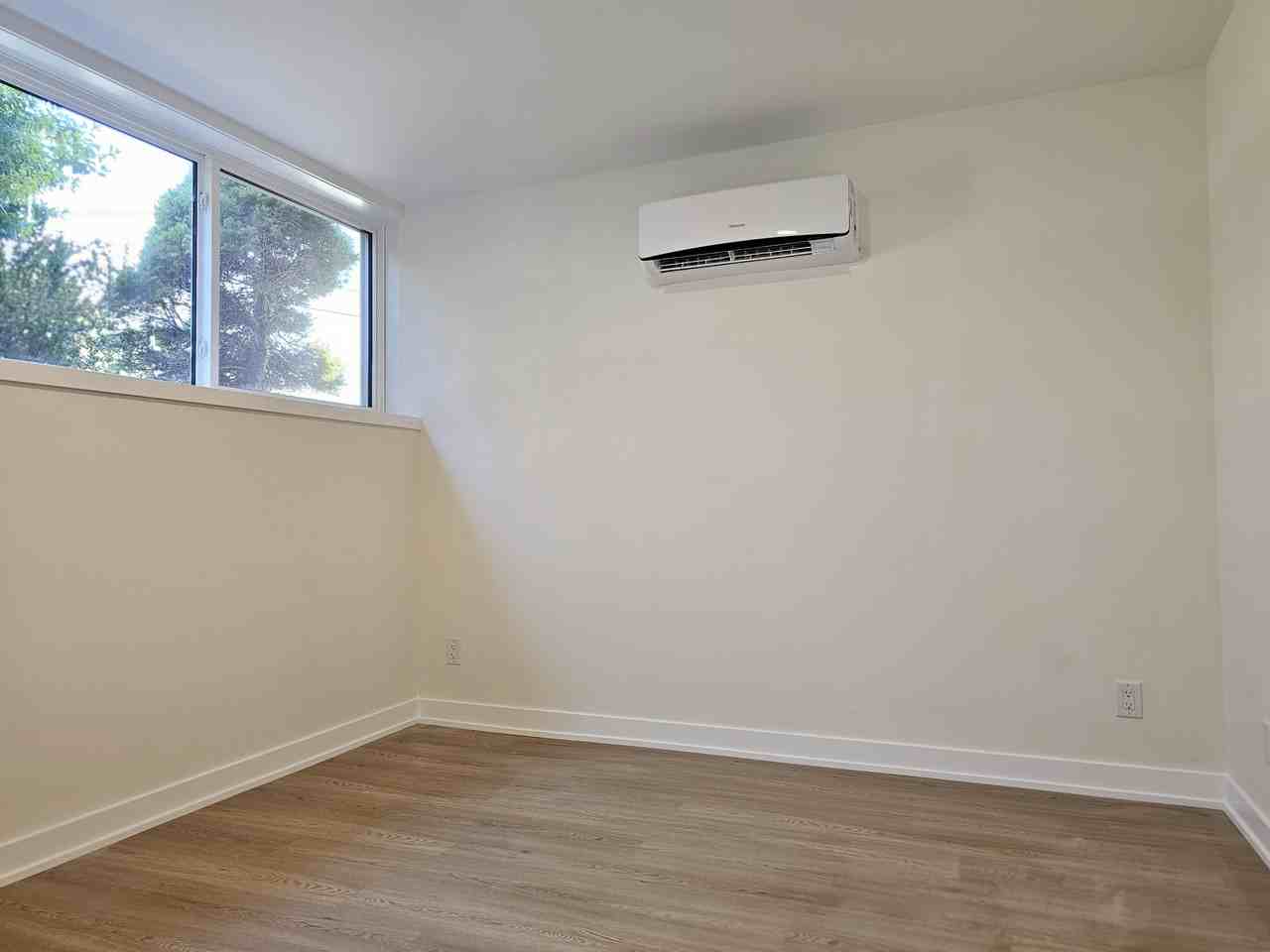 140 Church St - Photo 5 of 10