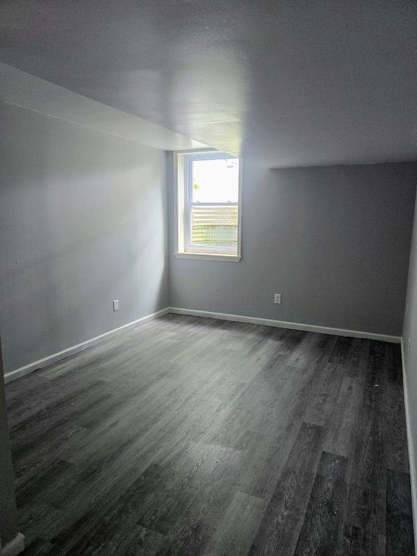 868 Coates St - Photo 4 of 4