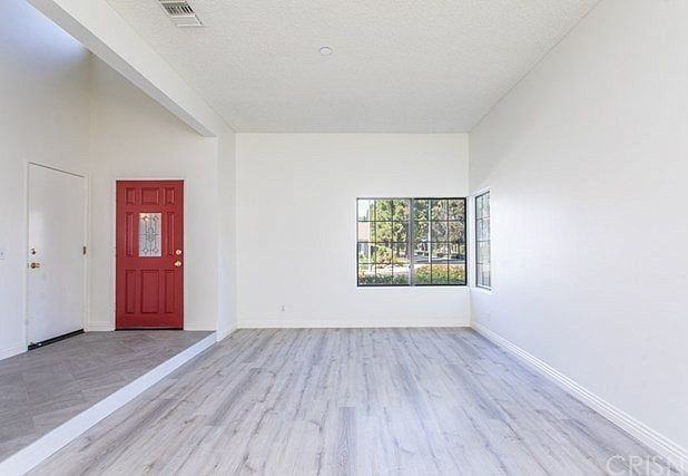 23650 Arminta St - Photo 4 of 18