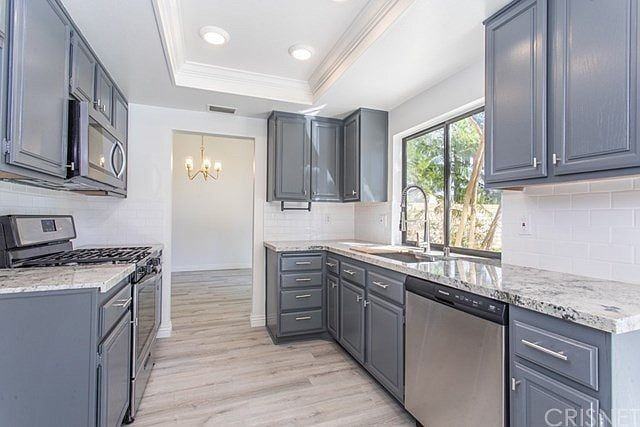 23650 Arminta St - Photo 5 of 18