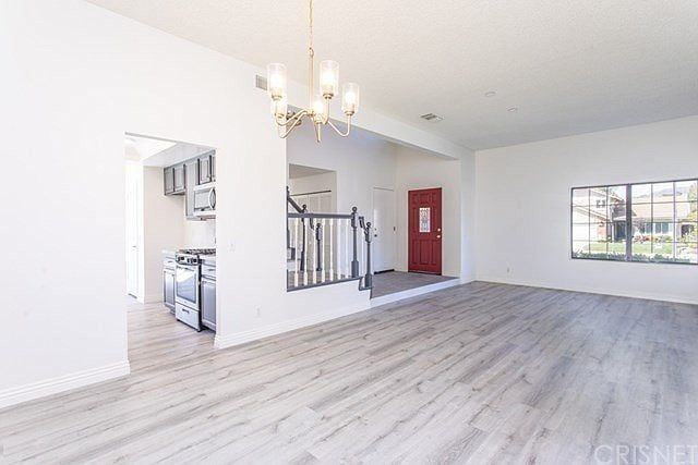 23650 Arminta St - Photo 7 of 18