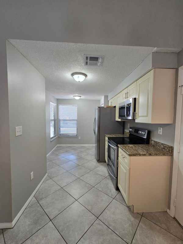 787 Arthurs Ct - Photo 4 of 7
