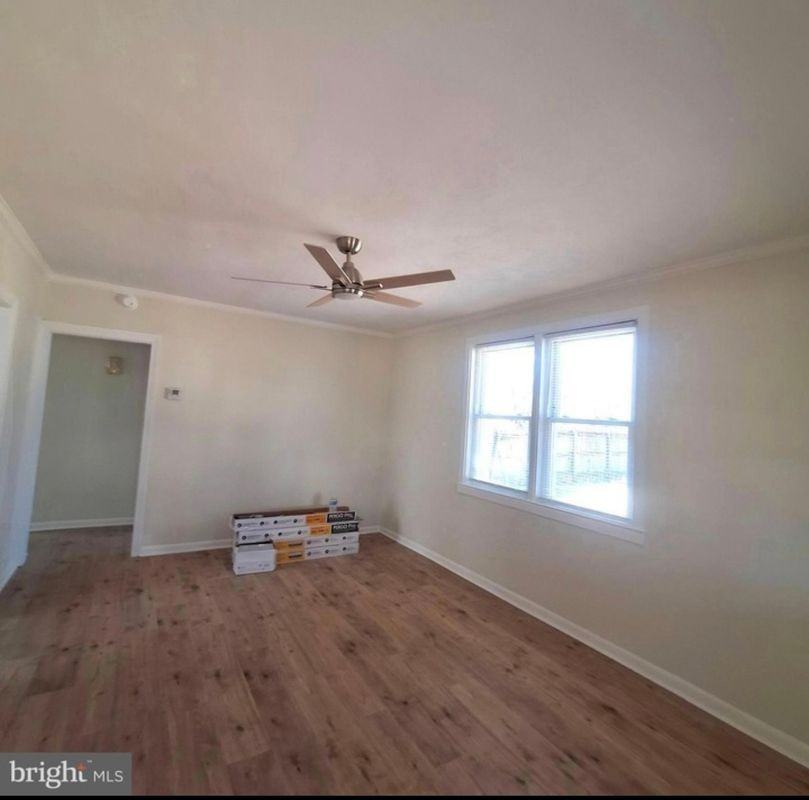 403 Trenton Ct - Photo 3 of 11