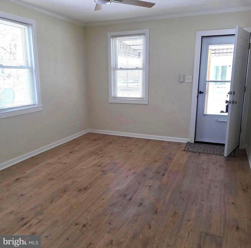 403 Trenton Ct - Photo 4 of 11