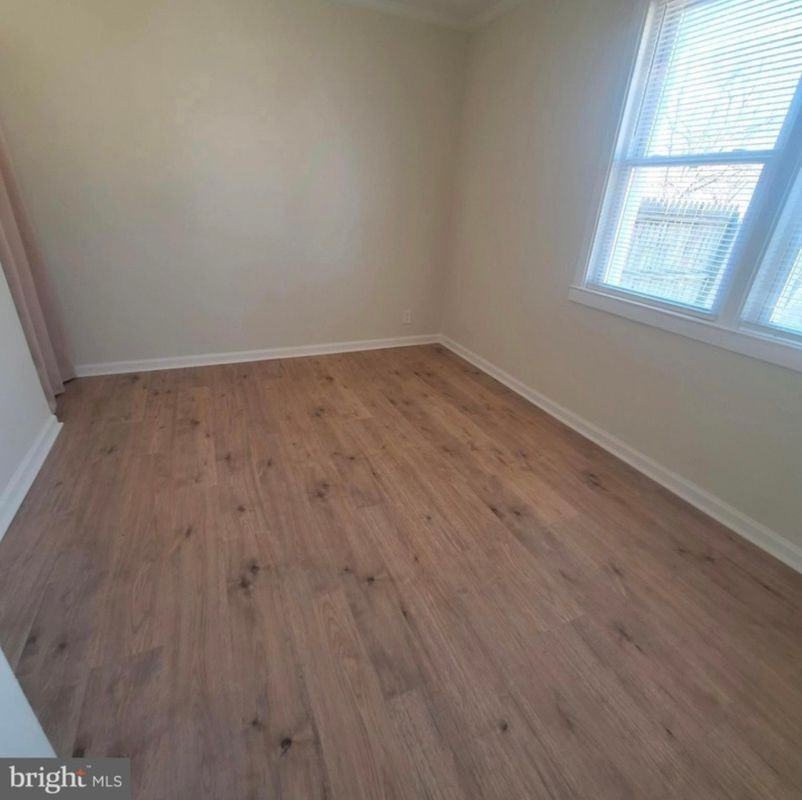 403 Trenton Ct - Photo 5 of 11