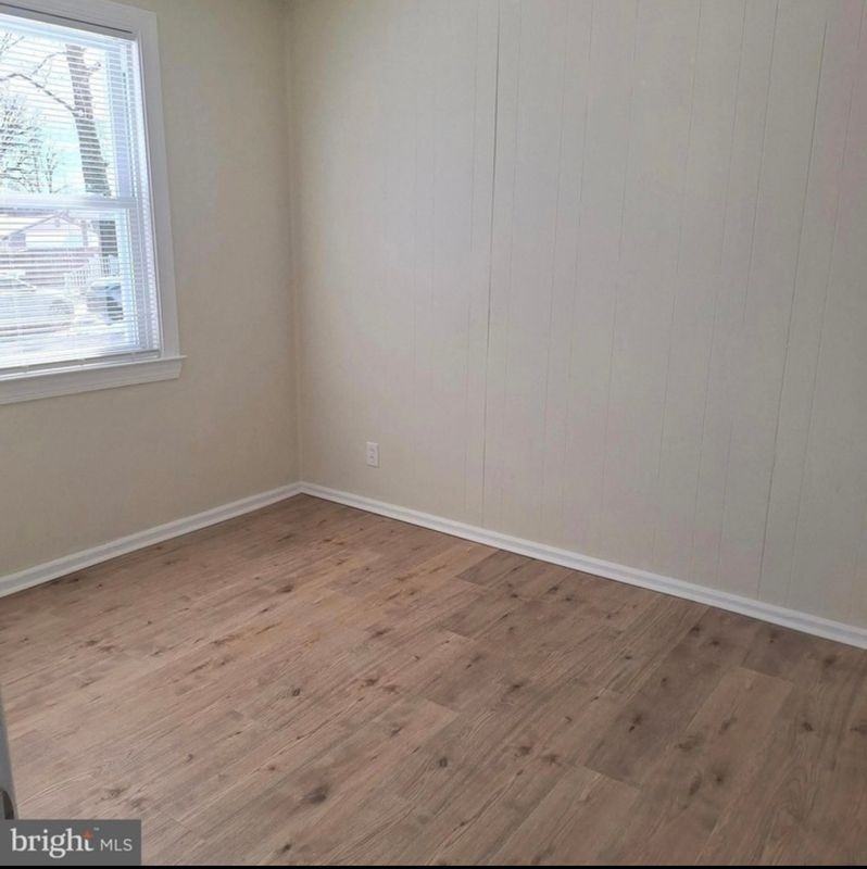 403 Trenton Ct - Photo 6 of 11