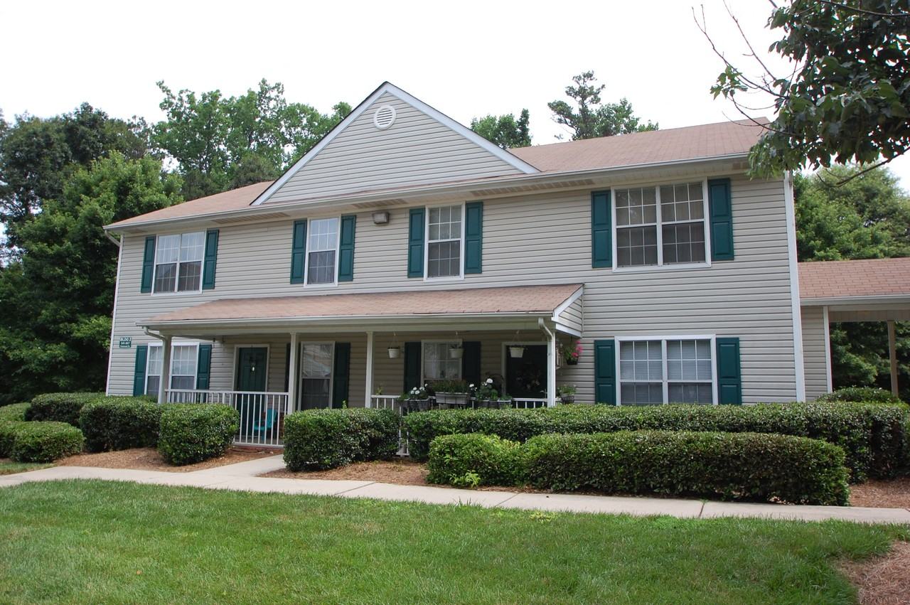 Parkview Apartments - Photo 3 of 8