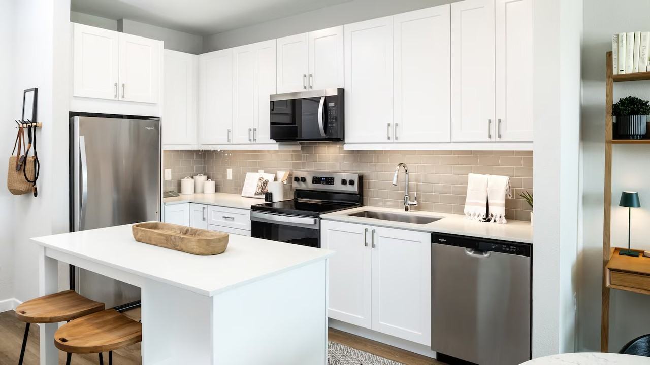 2800 South Heatherwilde Boulevard - Photo 4 of 33