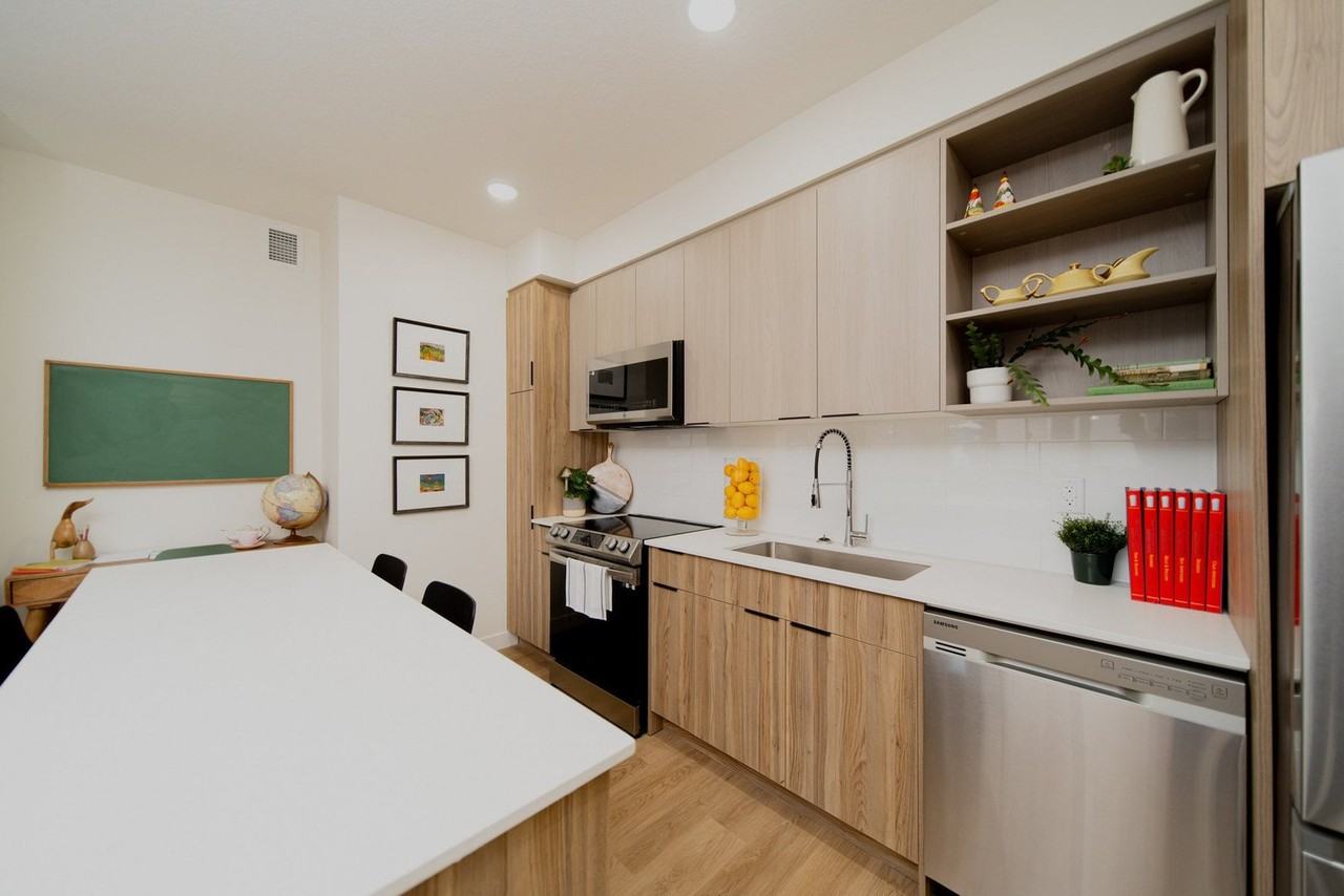 2255 N Broadway St - Photo 2 of 7