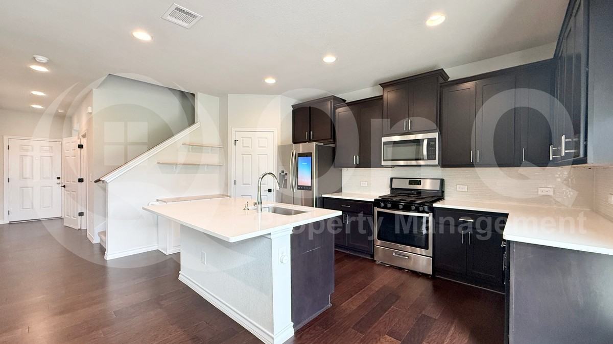 11809 Selkirk Dr - Photo 5 of 26